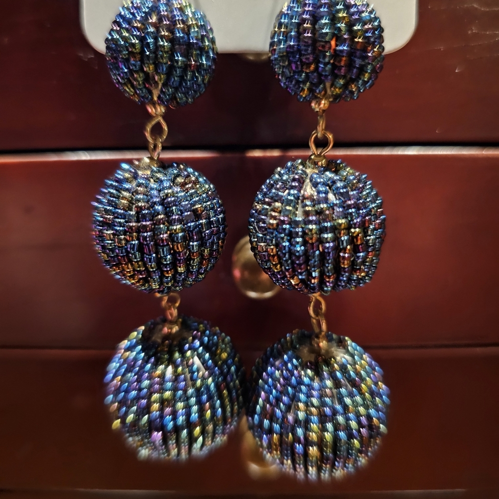 Long iridescent beaded earrings - Picture 5 of 7